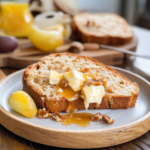 Köstliches Brot mit Honig und Butter – Ein Genuss